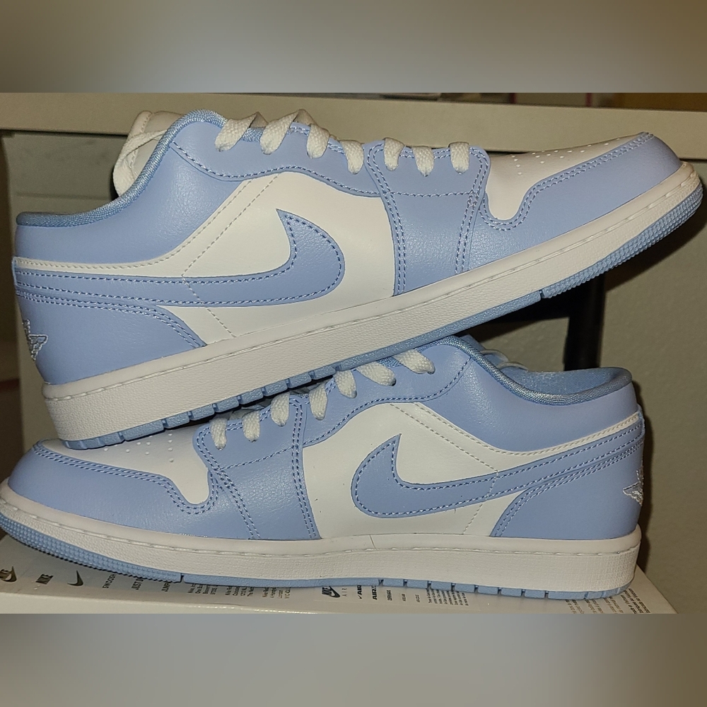 Nike Women's Athletic Shoes - Light Blue and White